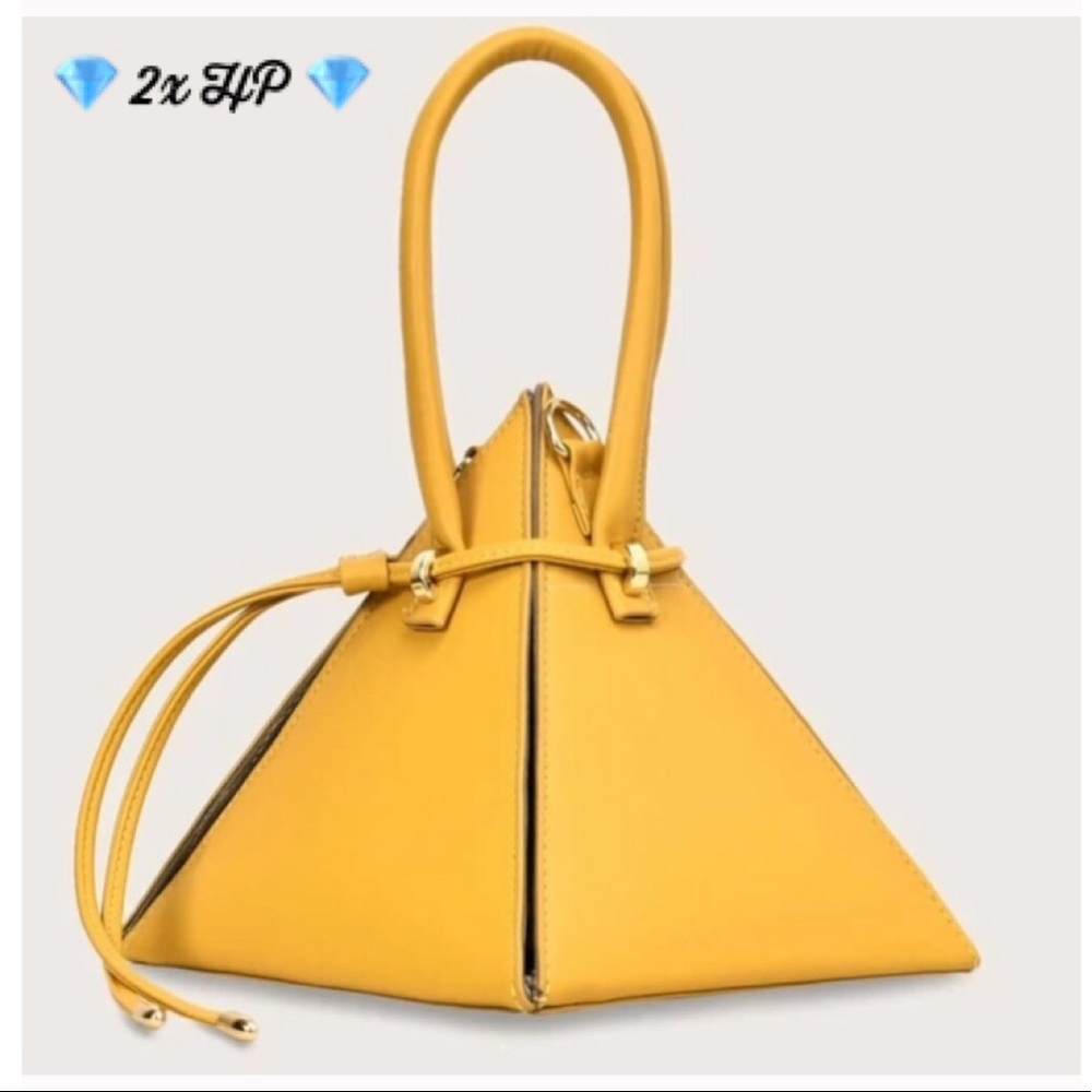 ‼️ 2 LEFT ‼️ The Pyramid Clutch